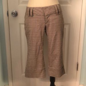 Super cute dress capris